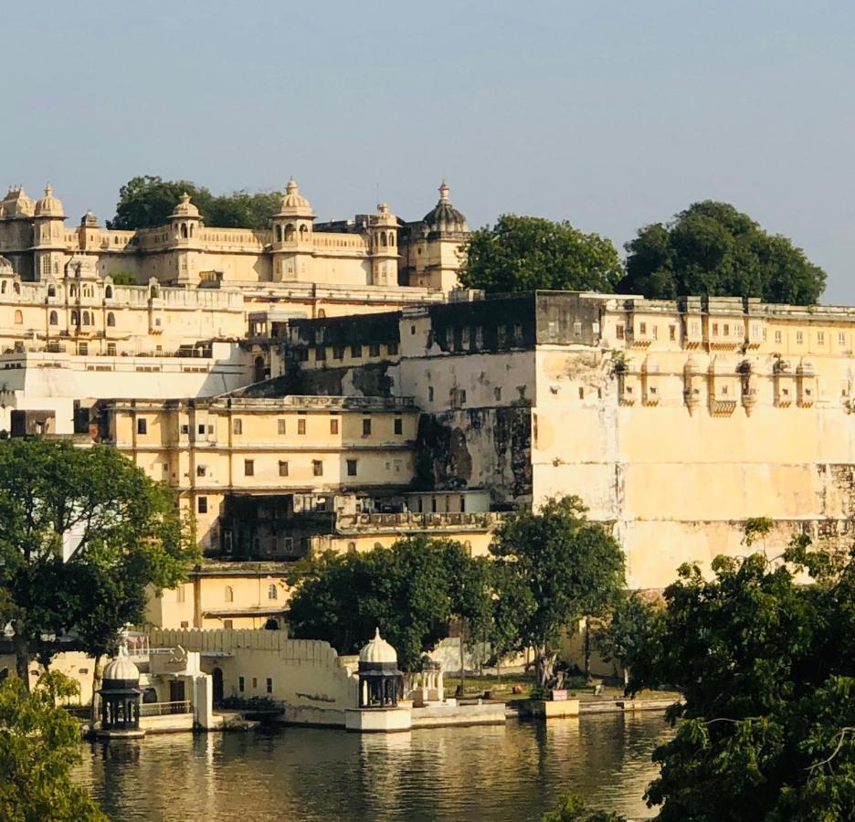 The Hostel Crown Udaipur Exterior photo